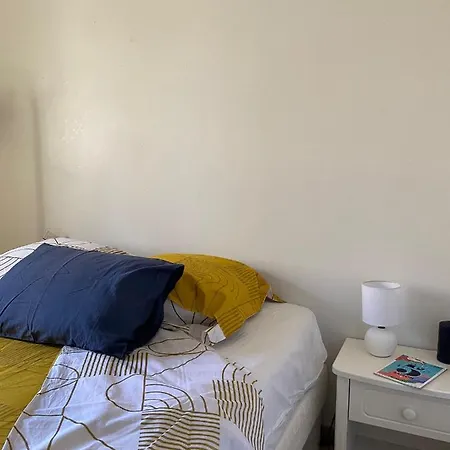 Chambre Chez L'Habitant 홈스테이 *