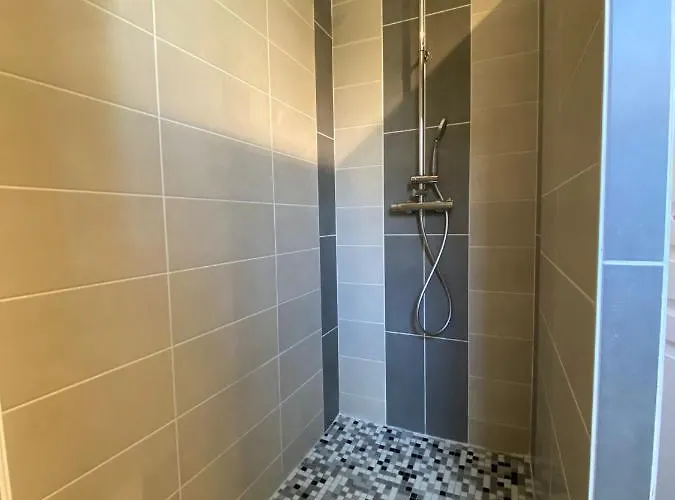 Chambre Chez L'Habitant 홈스테이 *