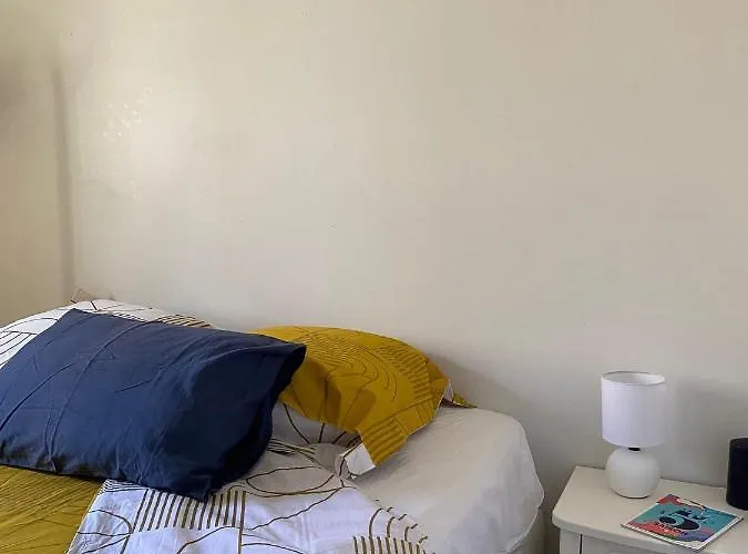 Chambre Chez L'Habitant 홈스테이 *